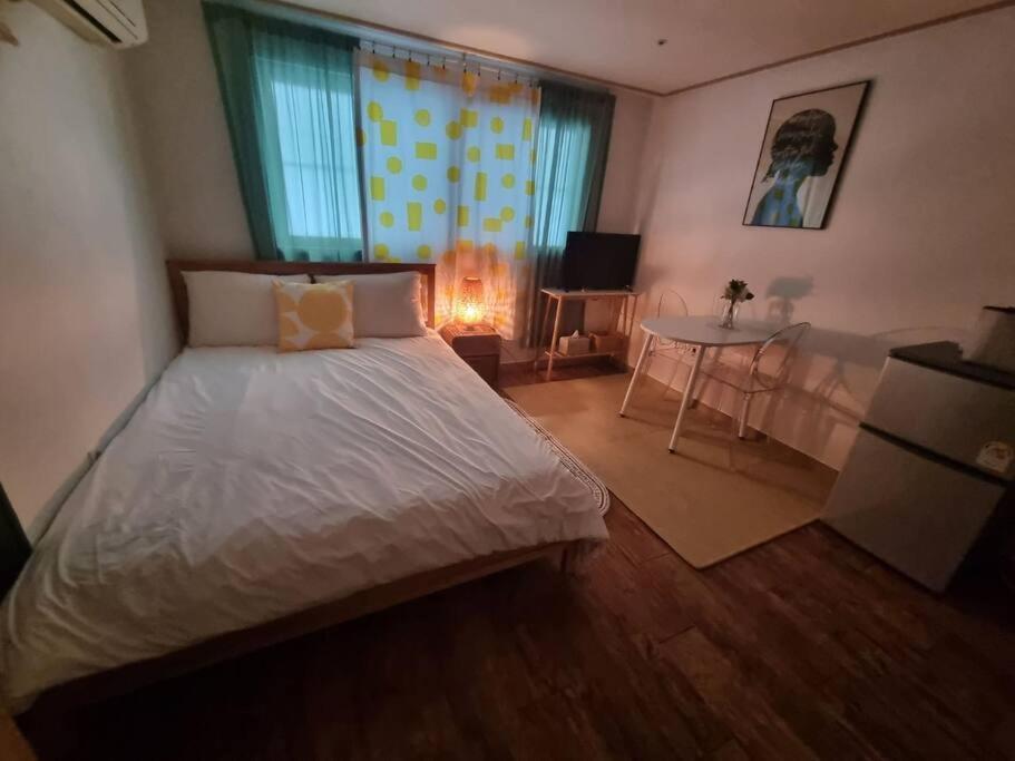 Villa #a6 Open Sale - 5mins To Hongdae Station *